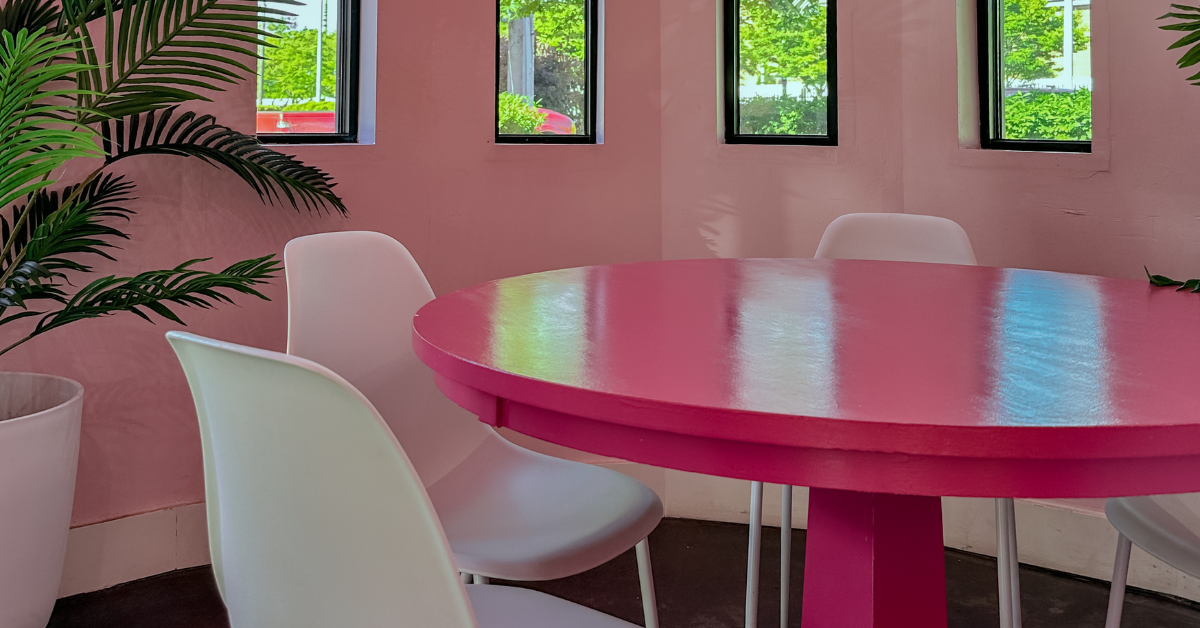 5 Colorful Dining Tables Perfect for Small Spaces